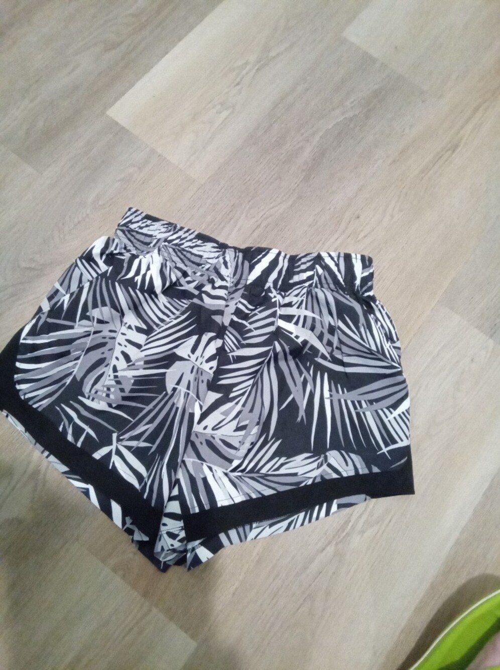 Athletic Works Sz M Black & White Tropical Leaf Athletic Short w/Pockets